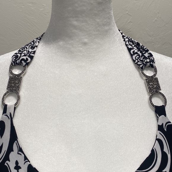 White House Black Market - Picture 3 of 3